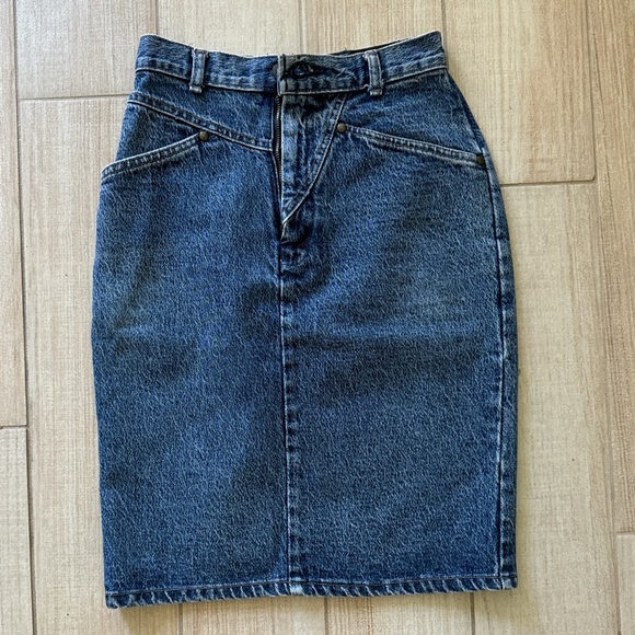 Levi’s denim skirt - Picture 1 of 4